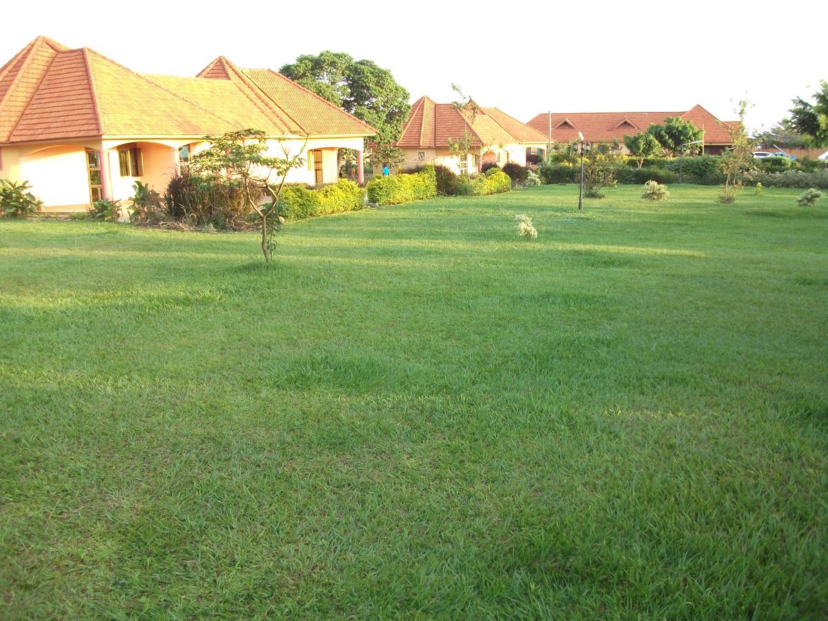 Peniel Beach Hotel Entebbe Extérieur photo
