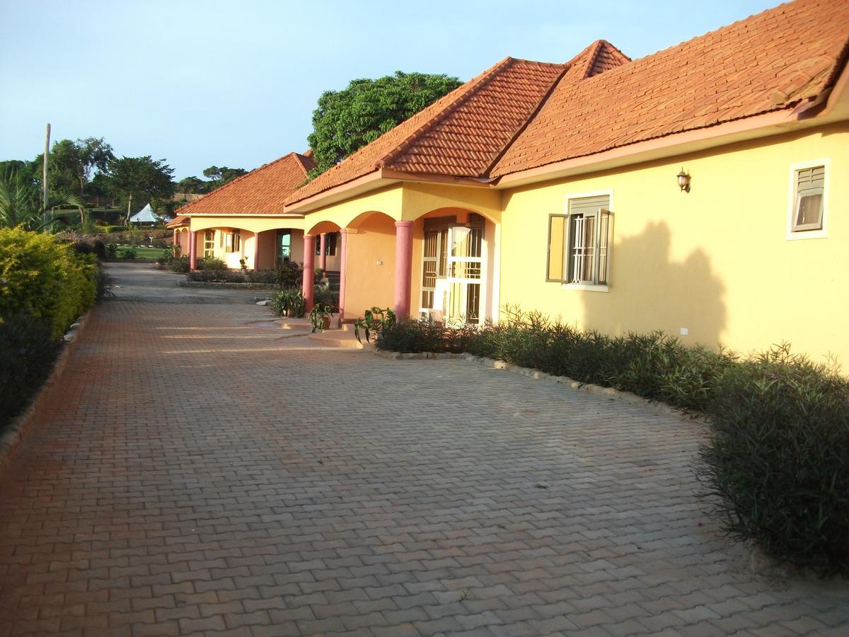 Peniel Beach Hotel Entebbe Extérieur photo