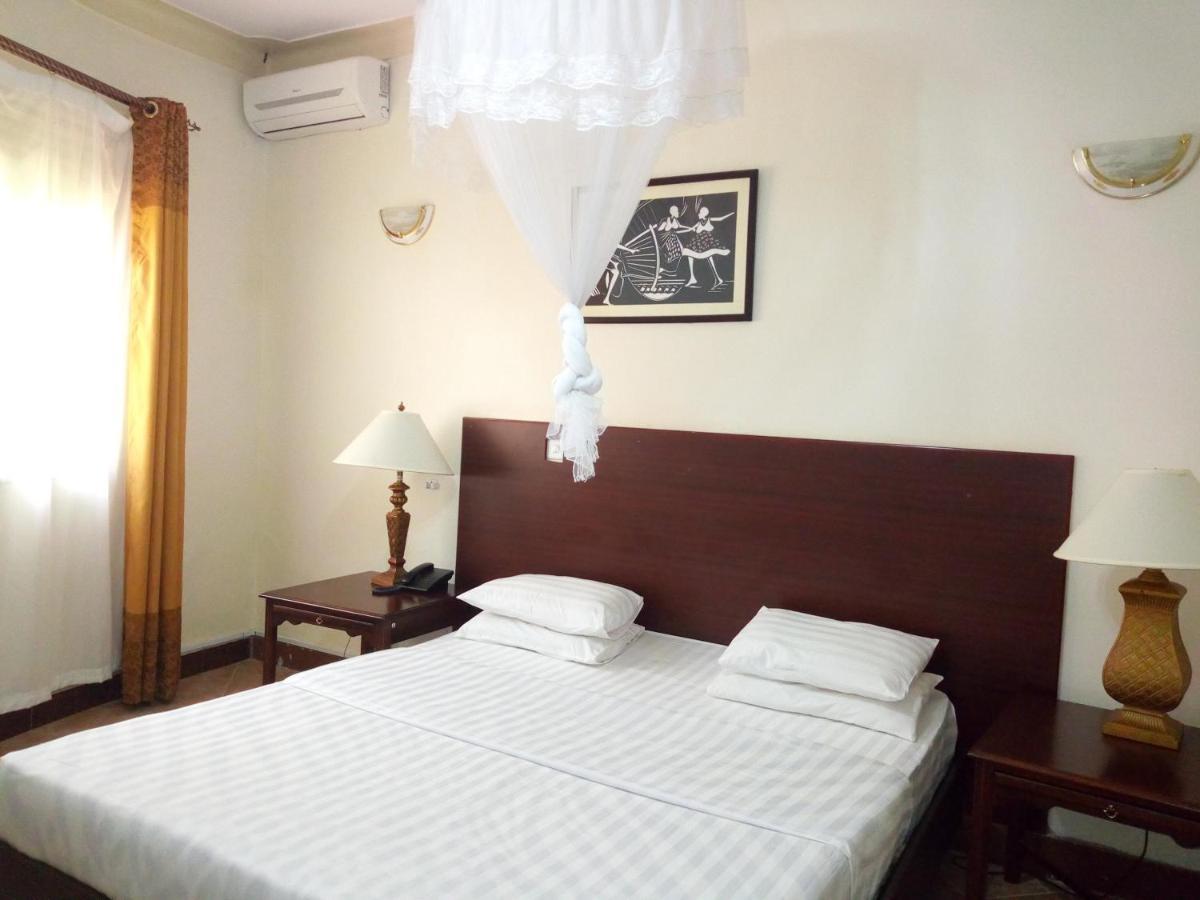 Peniel Beach Hotel Entebbe Extérieur photo