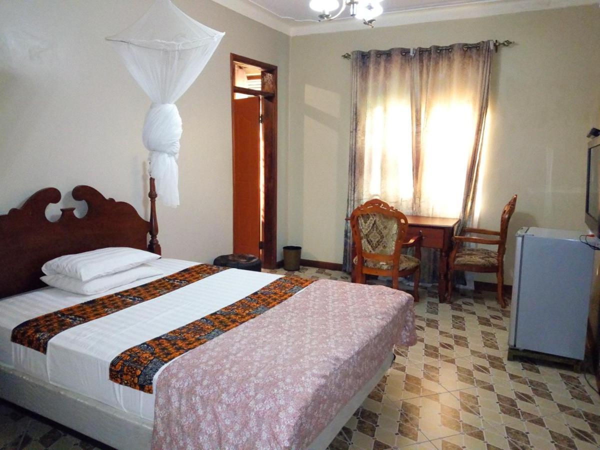 Peniel Beach Hotel Entebbe Extérieur photo