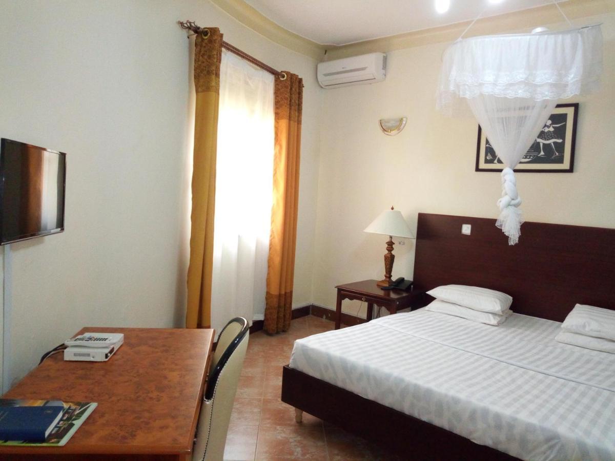 Peniel Beach Hotel Entebbe Extérieur photo